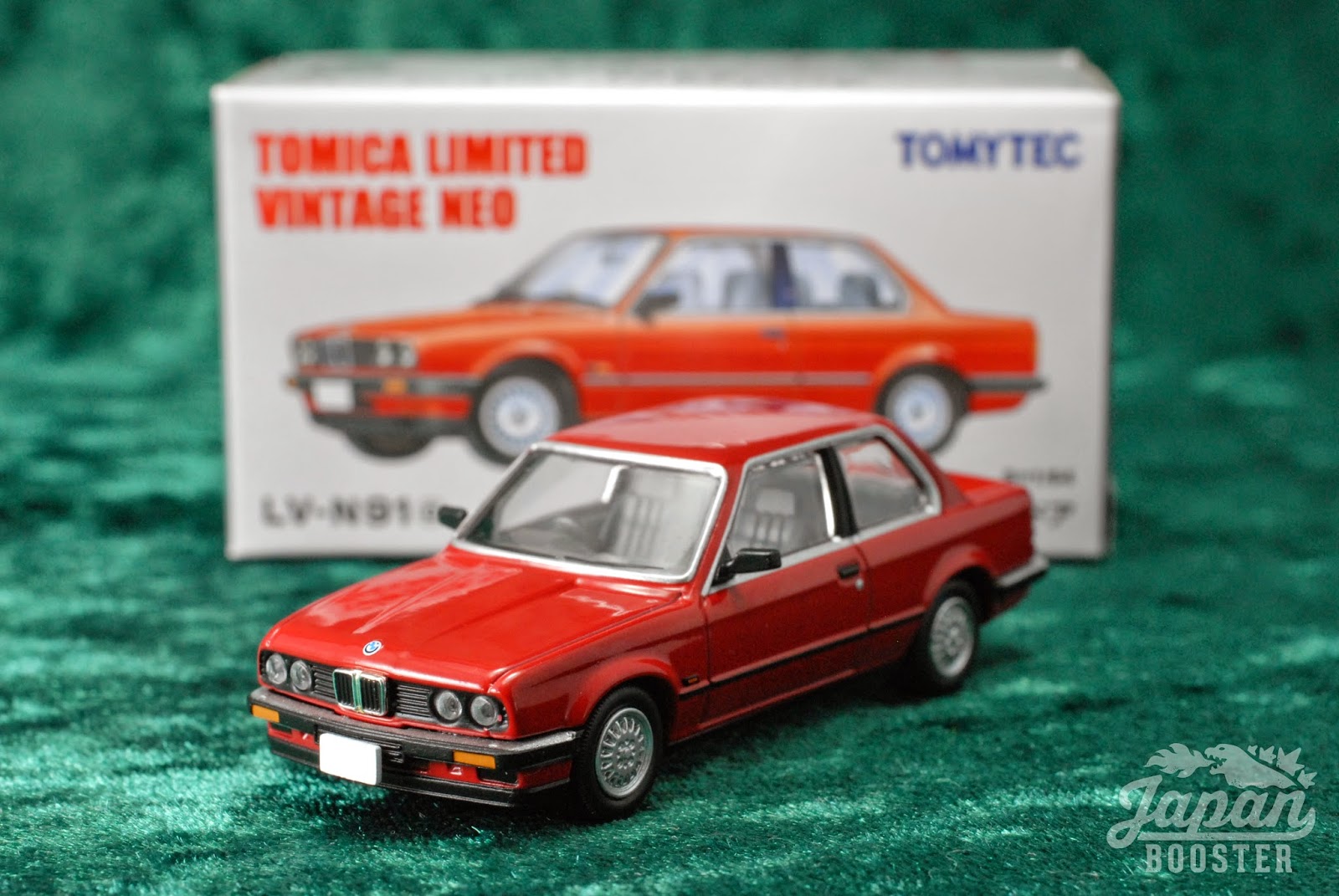 They keep coming: Tomica Limited Vintage Neo BMW 318i (E30) Coupe