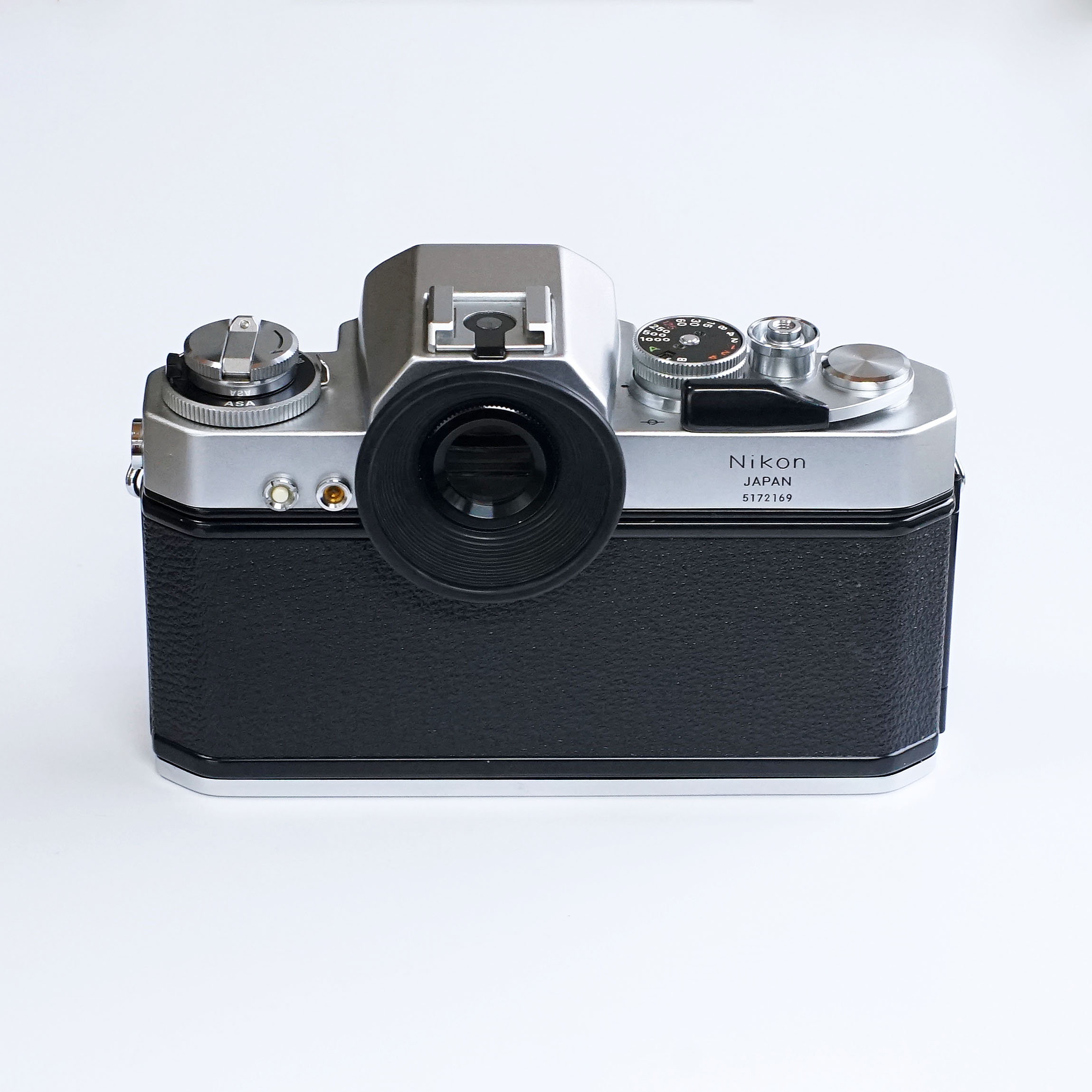 NIKOMAT・EL。一眼レフカメラ。ナショナルPE-32Sフラッシュ付き
