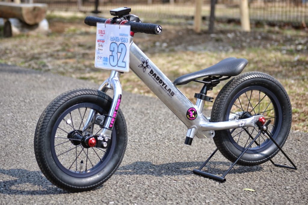 美品】 ストライダー プロモデル 軽量 アルミ フレーム シルバー