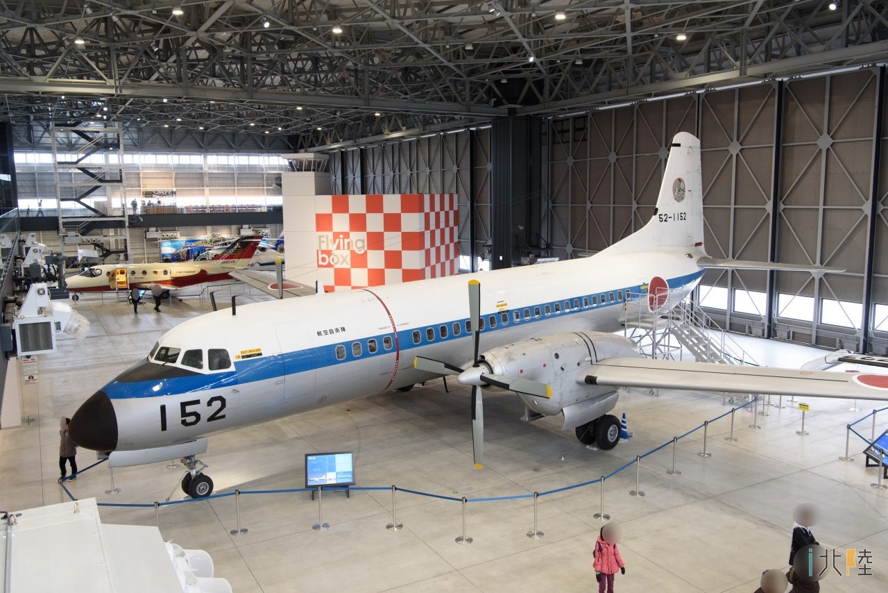 能登空港 飛行可能なYS-11飛来 航空学園で動態保存