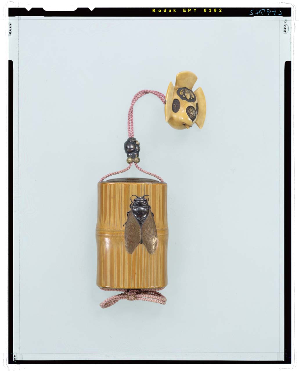 A48 【江戸時代】 漆芸印籠 2点 根付／時代のダメージあり ＃｛ A48