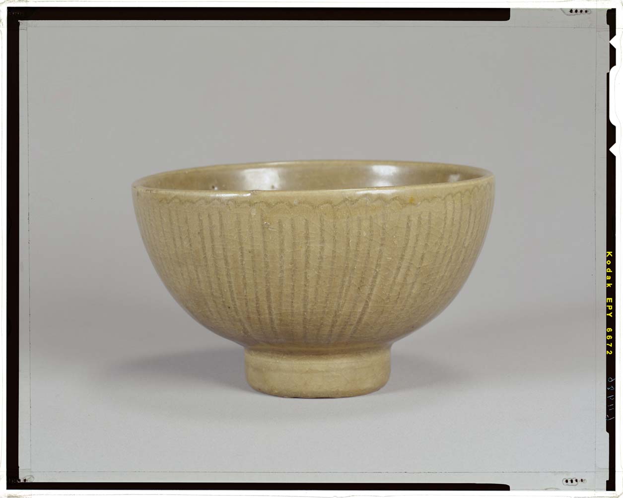 椀青白磁鳳凰花文様訳あり割れ直し中国古美術宋