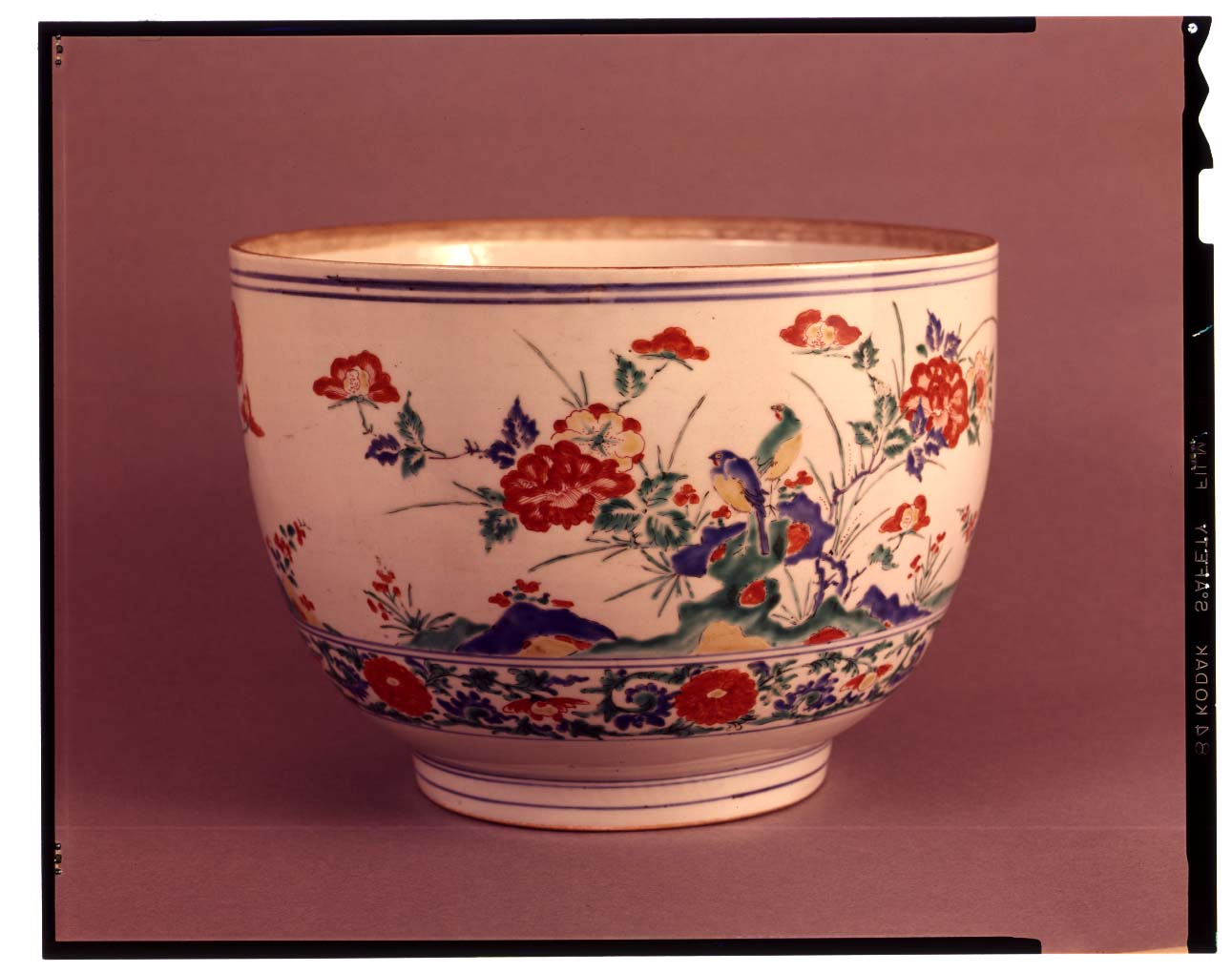 色絵花鳥文四段重 乾隆年製 657 色絵花鳥文輪花皿 文化遺産オンライン