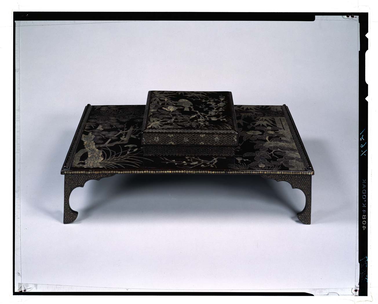 C0032627 花鳥螺鈿文台硯箱 - 東京国立博物館 画像検索