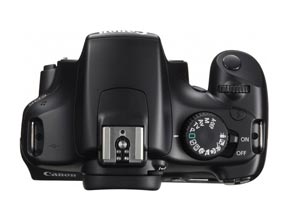 単焦点レンズキットも用意、2色展開のエントリーEOS 「EOS Kiss X50
