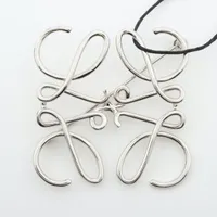 早いもの勝ち】ロエベ ブローチ アナグラム 正規品 シルバー 【公式通販】