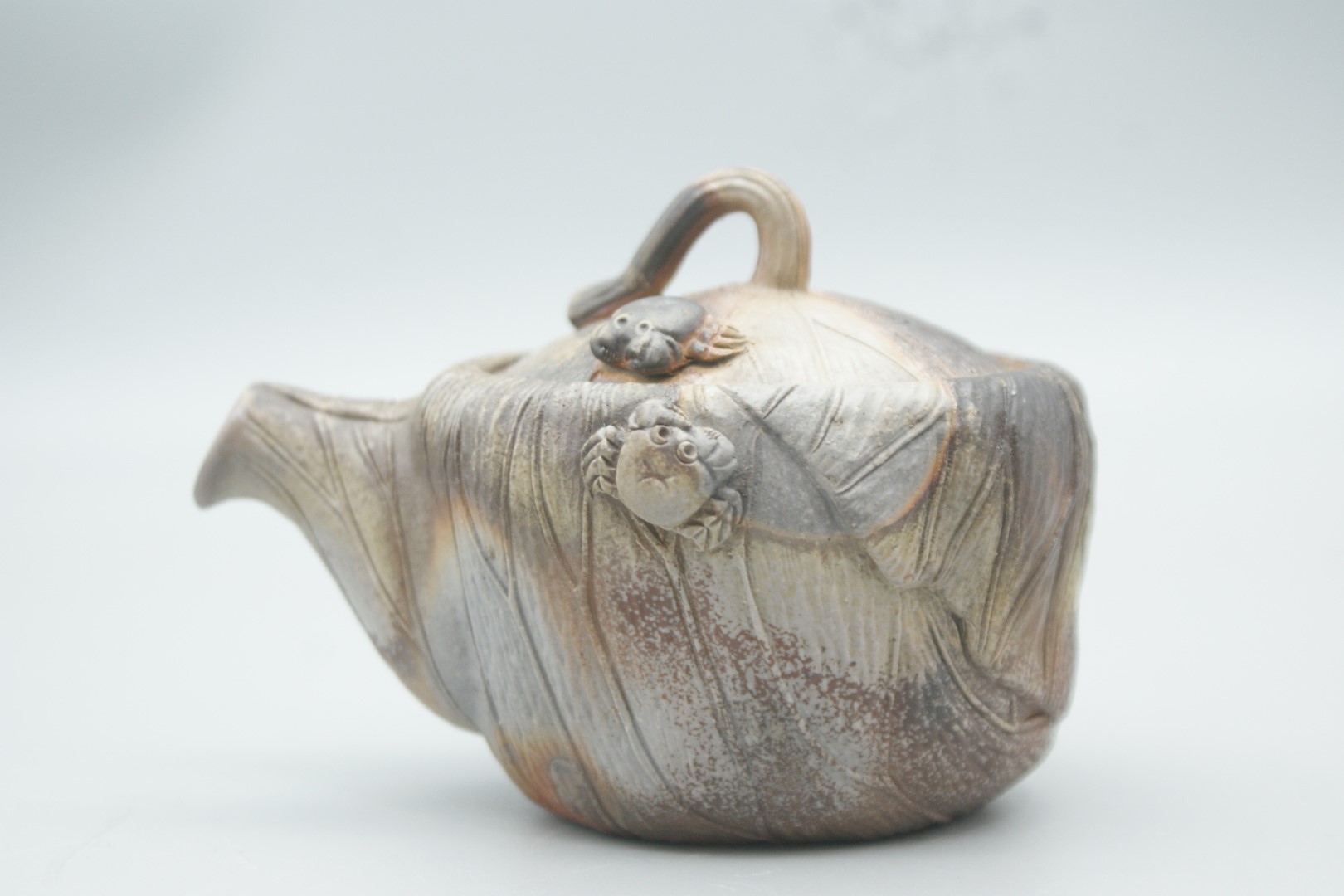 ☆備前焼 小西陶古造 窯変細工浮彫 『蓮の実に蛙/蟹』宝瓶☆共箱