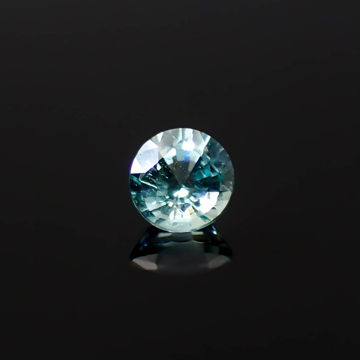 ミントベリル ナイジェリア産 0.32ct / 4.4x4.4mm前後 [250430202