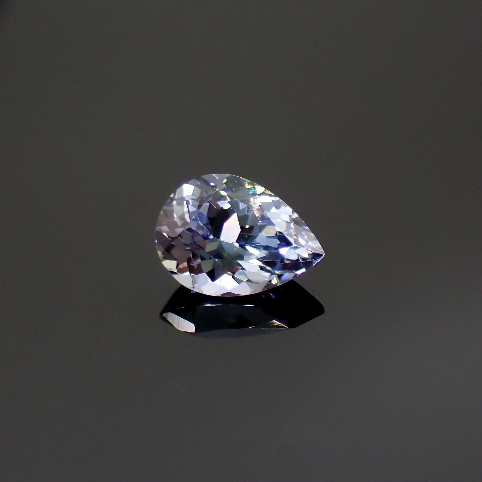 バイカラータンザナイト(宝石名タンザナイト)タンザニア産 0.84ct 識別