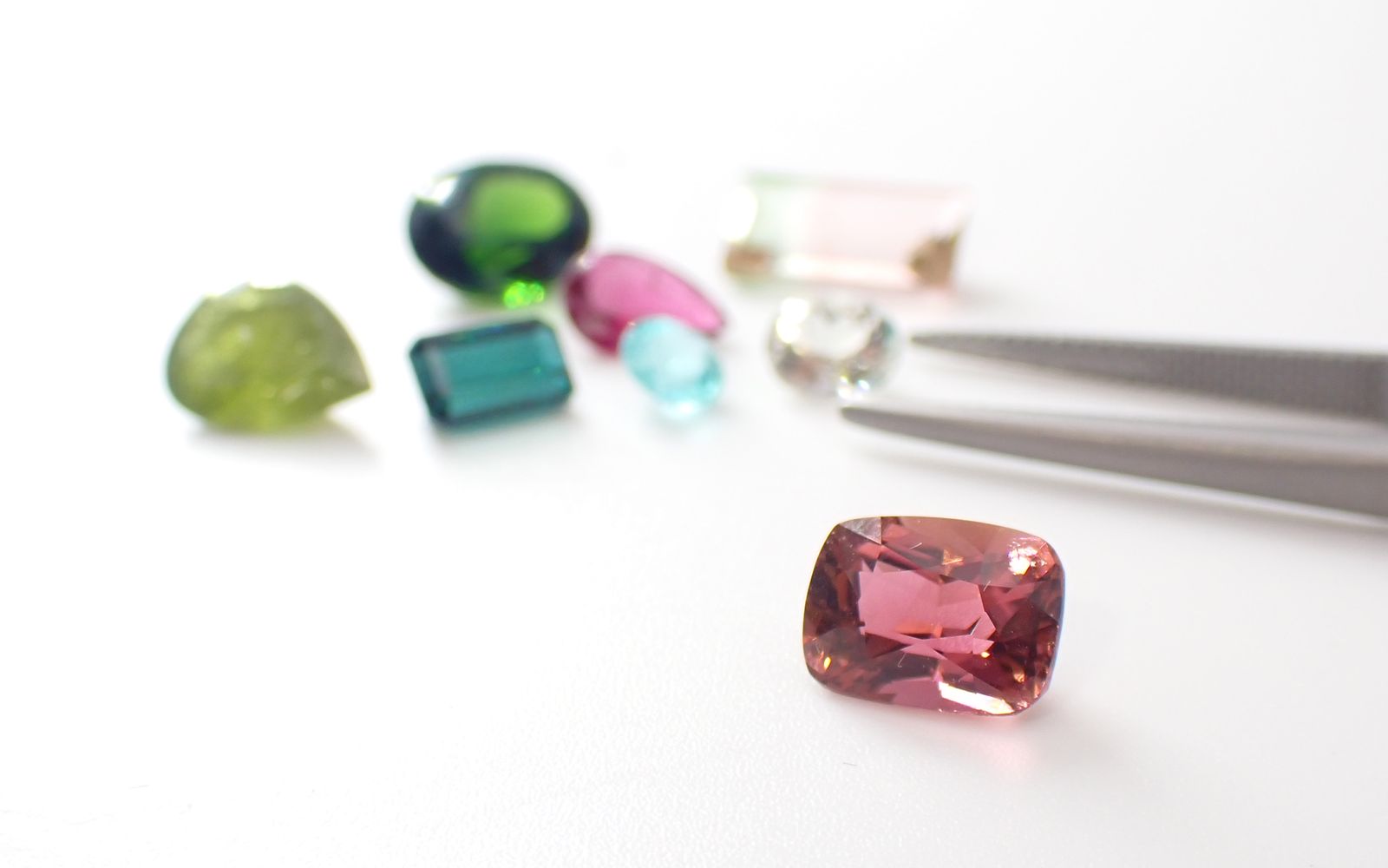 極彩色の宝石、トルマリンの魅力や特徴をご紹介 | TOP STONE(トップ