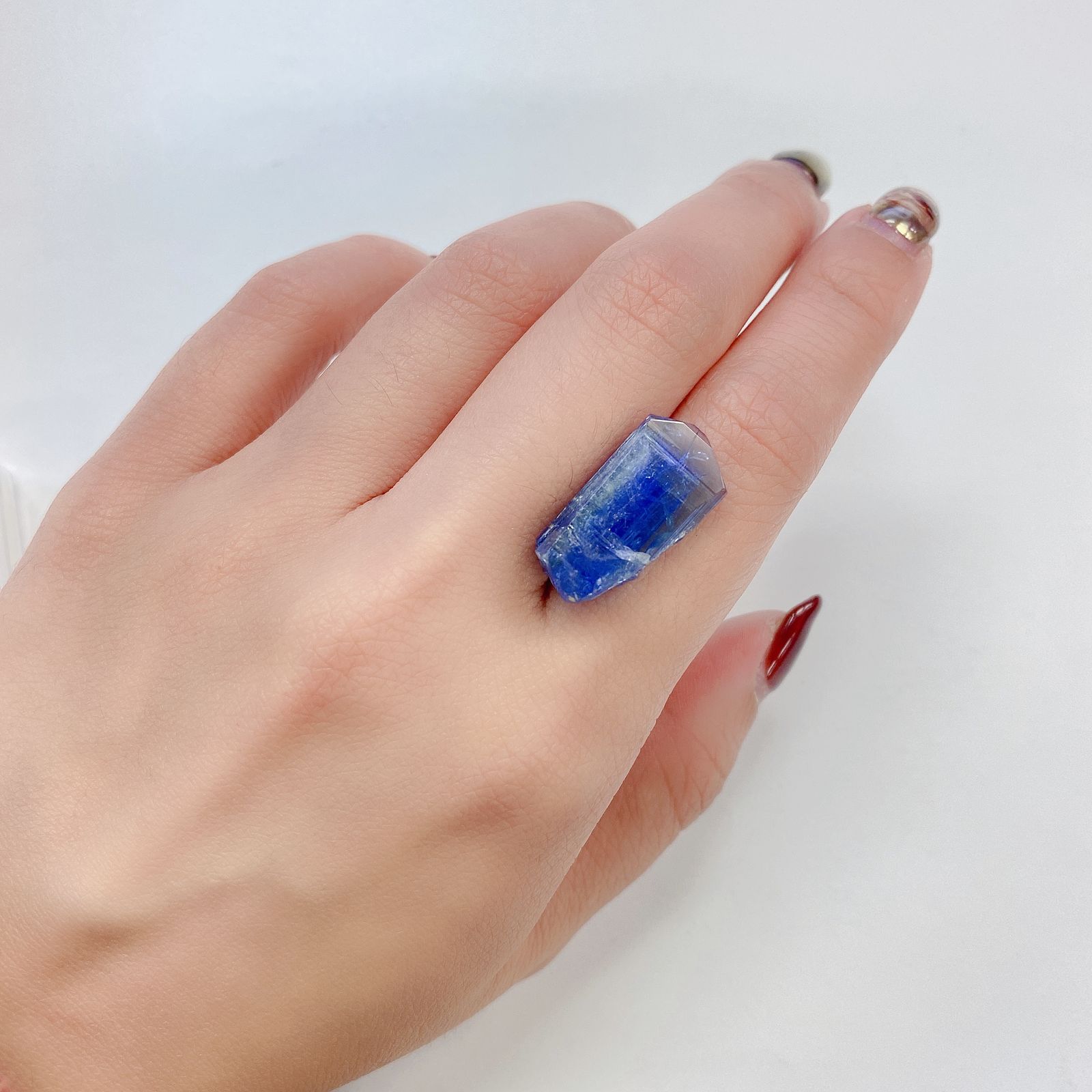 バイカラータンザナイト 原石(宝石名タンザナイト)タンザニア産 13.55