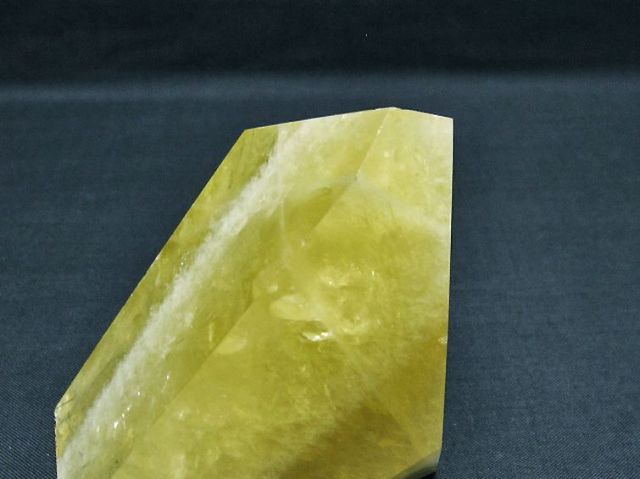 黄水晶原石石柱