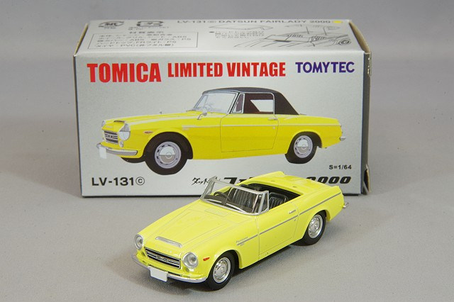 トミカリミテッドヴィンテージ 1/64 ダットサン フェアレディ 2000 銀