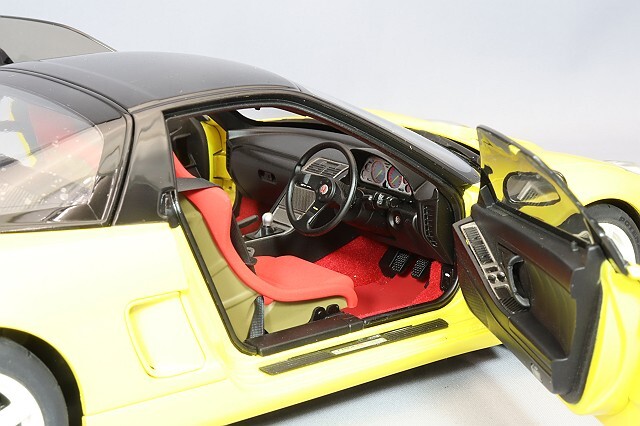 オートアート コンポジット 1/18 ホンダ NSX-R (NA2) インディイエロー