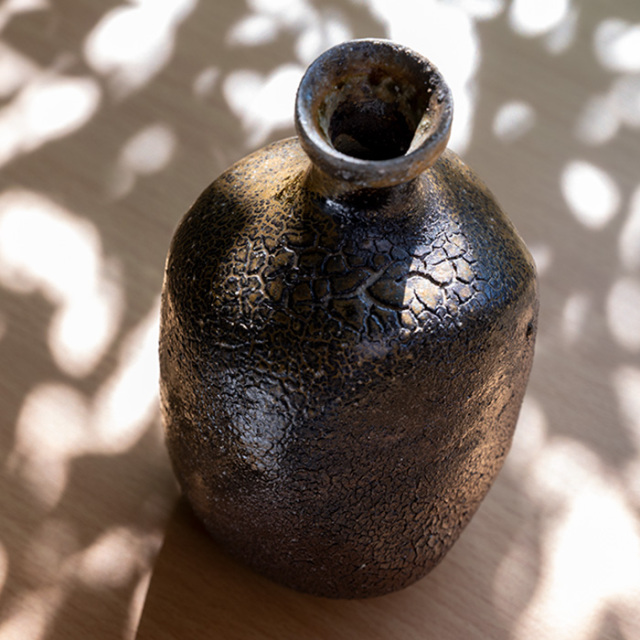 備前焼の国指定伝統工芸士兼松敬之氏の作品 徳利、工芸品。 藤原 啓 作