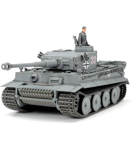 タミヤプラモデル ①Ⅳ号戦車H型1完成品 ②タイガーⅠ後期生産型完成品