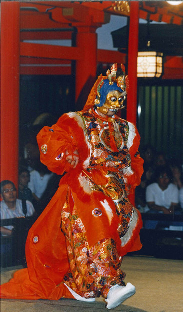 生田雅楽会 舞楽「蘭陵王」 - 神戸経済新聞