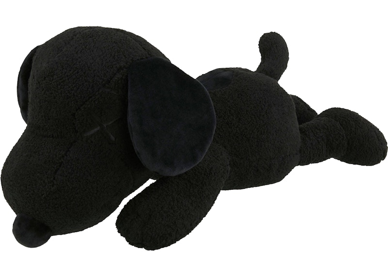 Peluche KAWS x Uniqlo x Peanuts Snoopy (mediano) en negro - MX