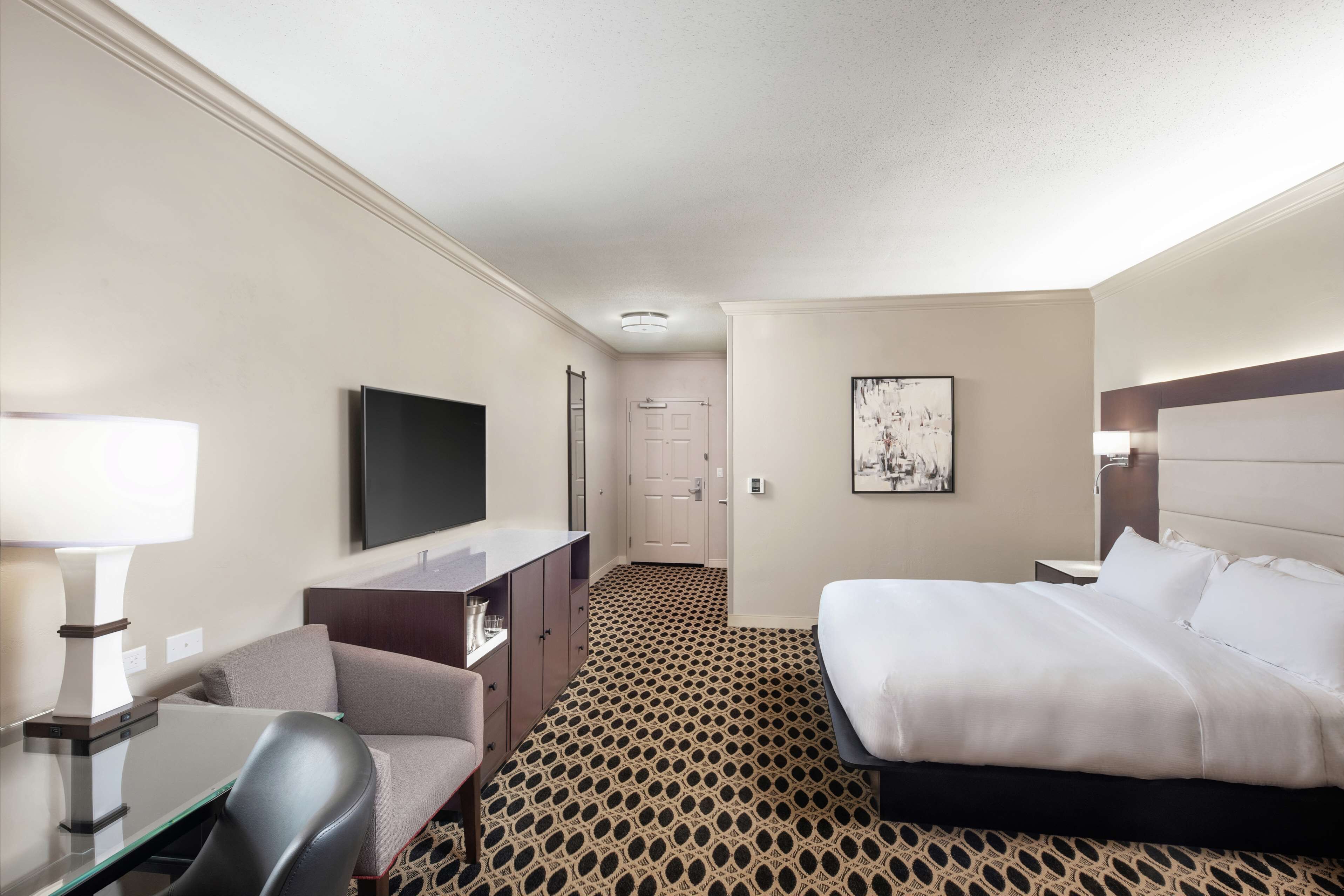 Hilton Columbia Center Reviews, Deals & Photos 2026 - Expedia