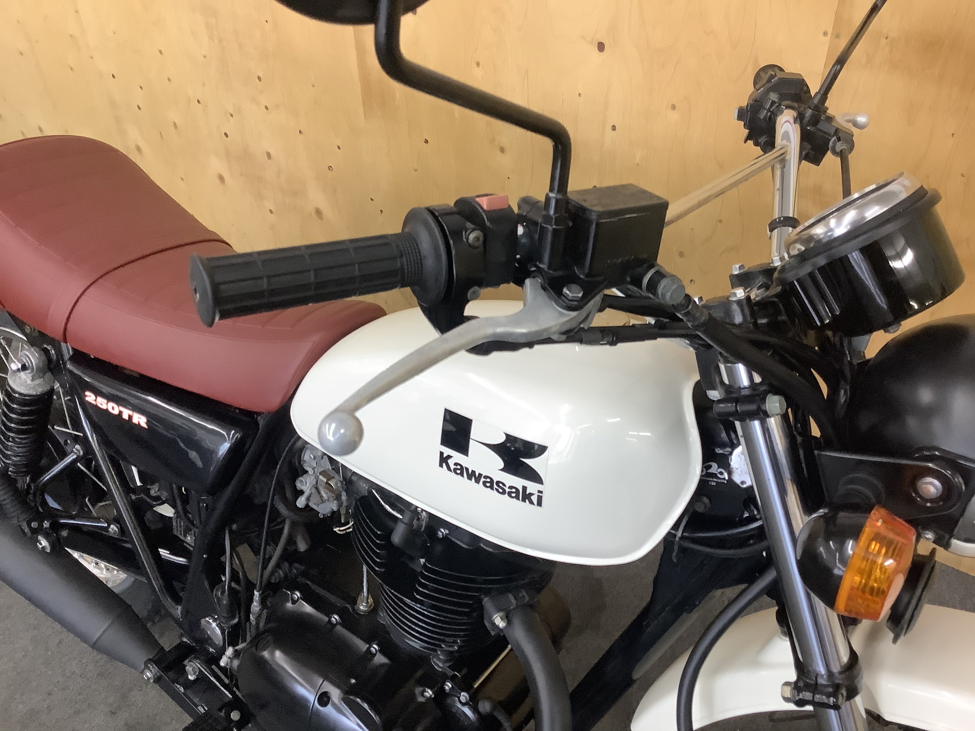 250TR 白 フューエルタンク 純正 キャブ KAWASAKI 250tr タンク