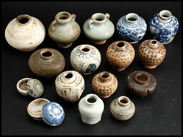 タイ・骨董】宋胡録（スンコロク) 白灰 青磁 小壺（1301年~1600年 タイ・