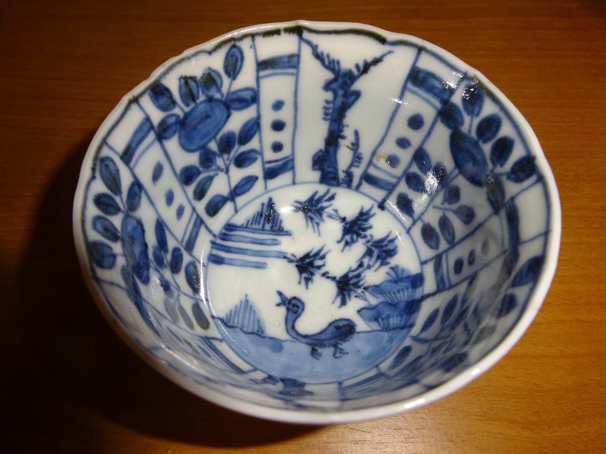 古伊万里 輪花小鉢 稲束に千鳥染付 ほんのり青磁釉 裏印「