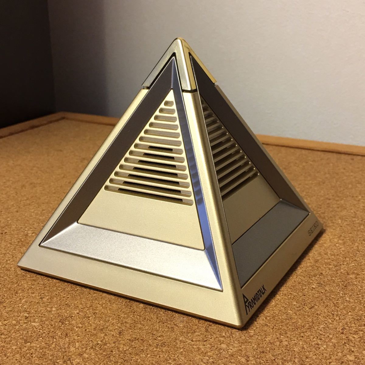 音声で時刻をお知らせする電波クロック SEIKO セイコー ピラミッド