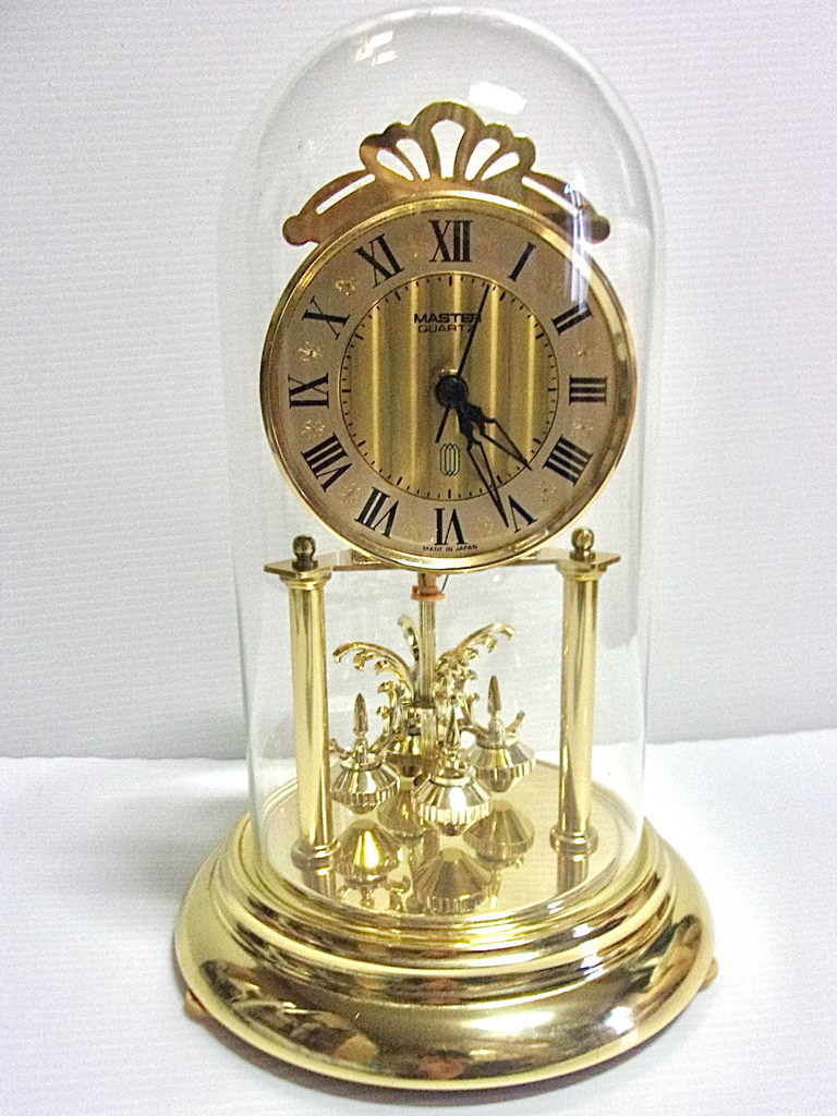 ガラスドーム入り振り子時計