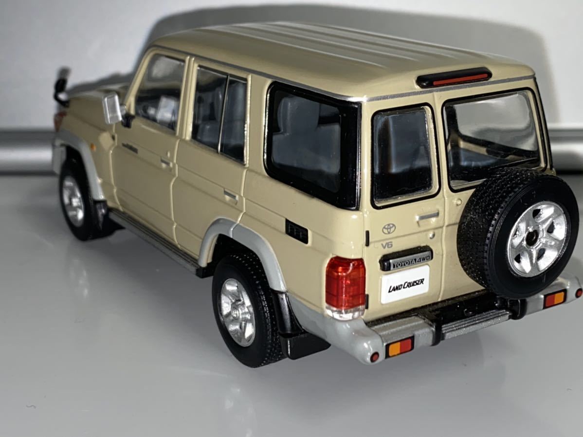 1/30 トヨタ カラーサンプル ランドクルーザー70 ベージュ LAND