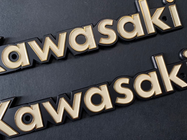 割れ無!Kawasaki.純正タンクエンブレム左右.Z900RS.ACC-0160 純正