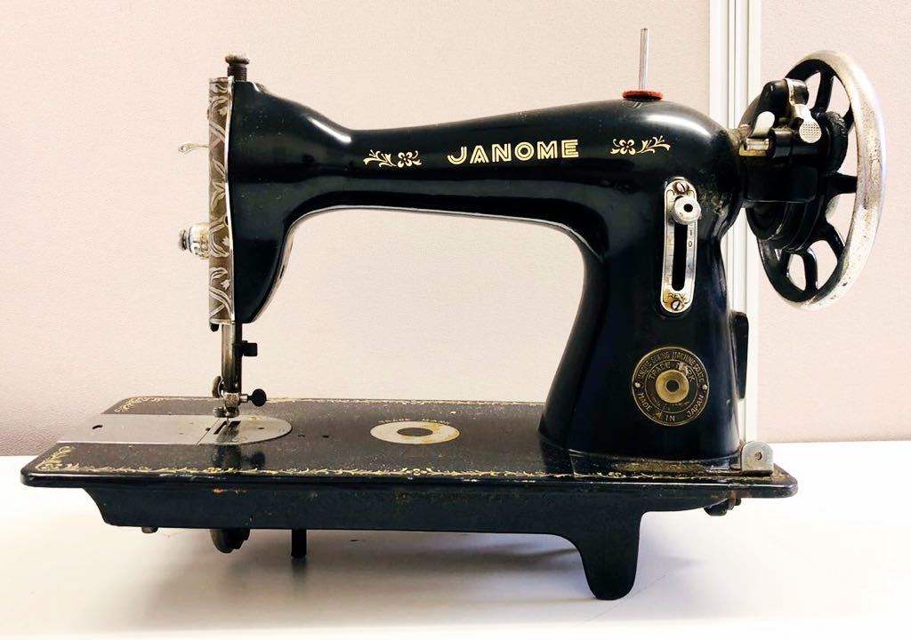 昭和のレトロなミシン