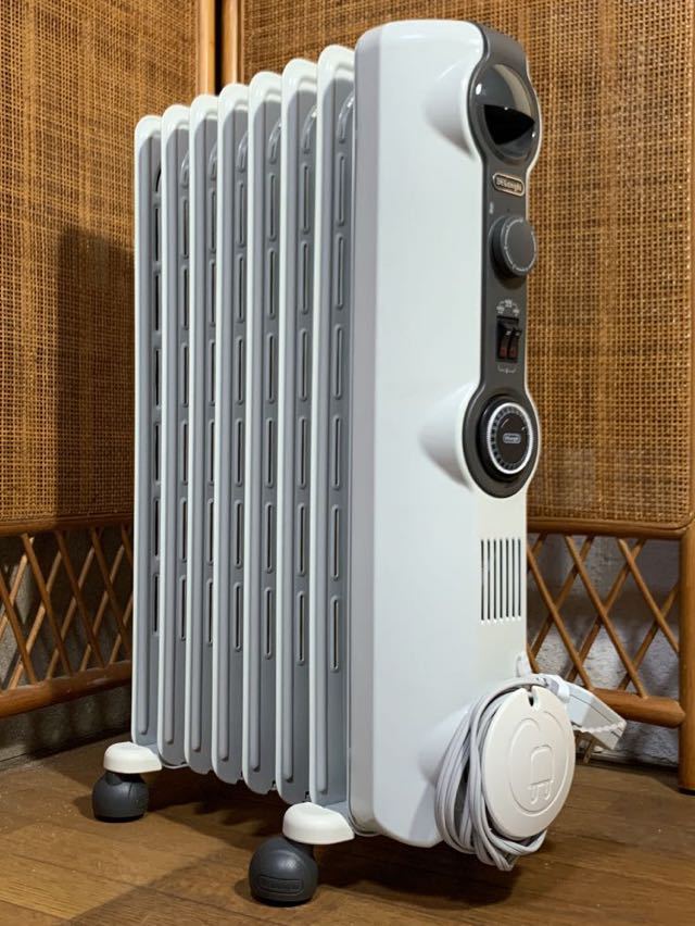 DeLonghi(デロンギ) オイルヒーター HJ0812-BK 送料無料］デロンギ