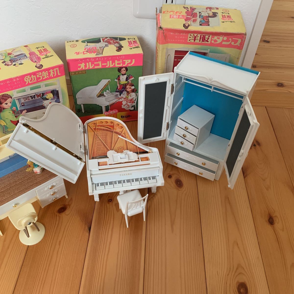 昭和レトロリカちゃん白い白い家具学習机小物付き