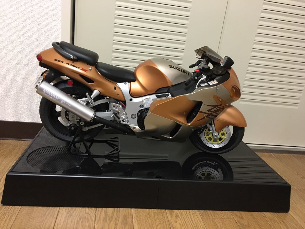限定色！美品！SUZUKI 隼 はやぶさ バイク 模型 プラモデル 限定色！美