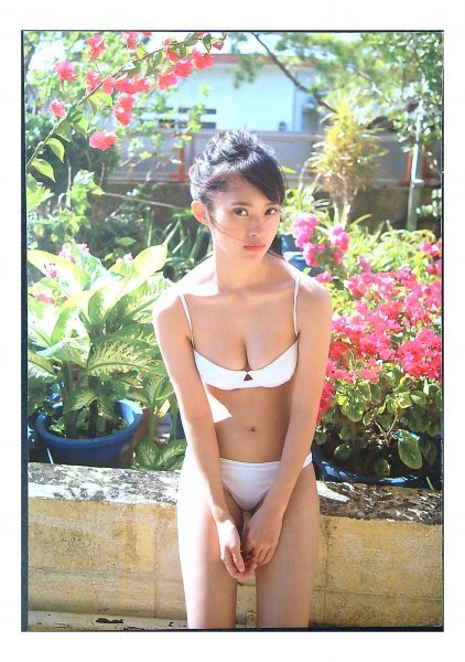 中森千尋藤咲凪水着