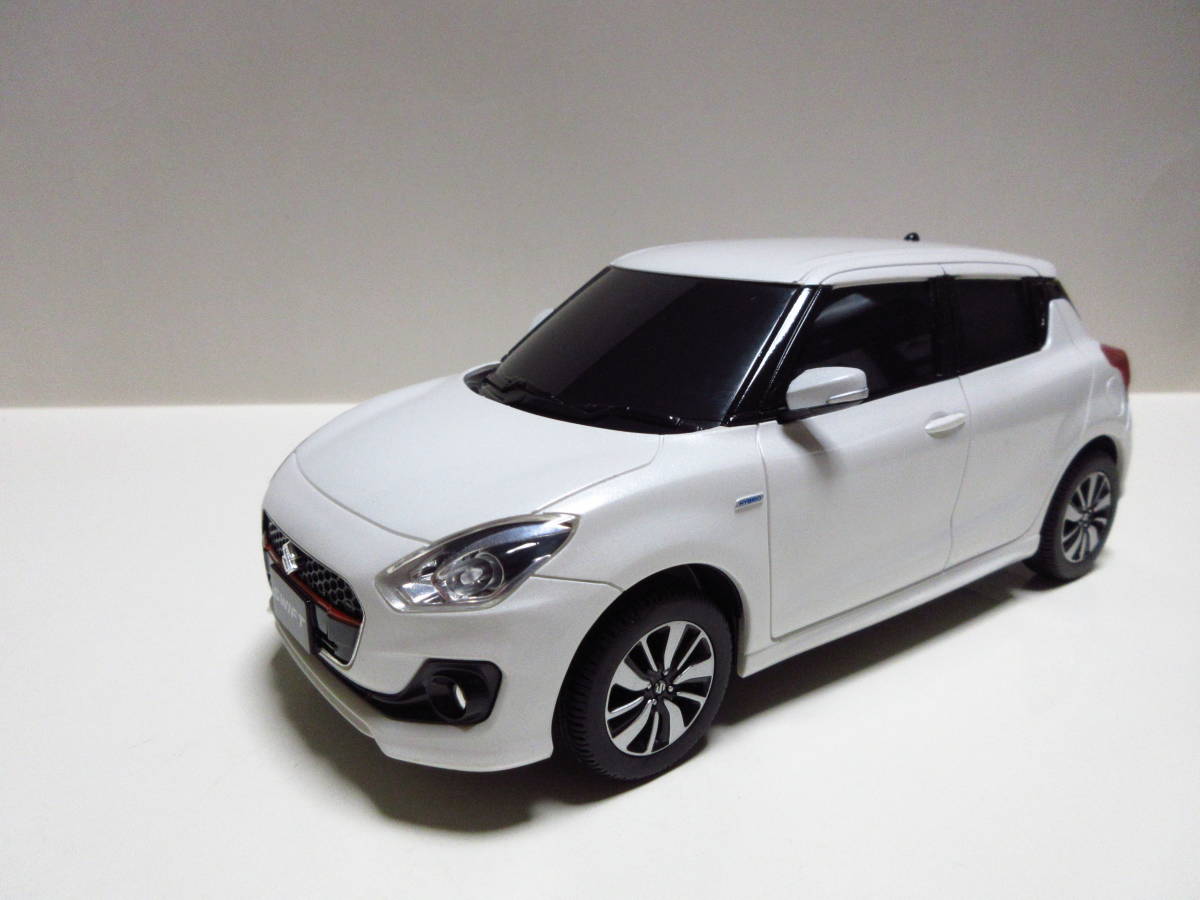 1/18 スズキ 新型スイフト ハイブリッドRS SUZUKI SWIFT 非売品 カラー