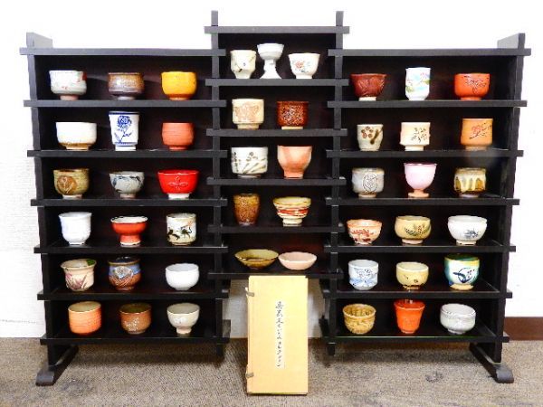 12か月ぐい呑み揃飾り棚付き