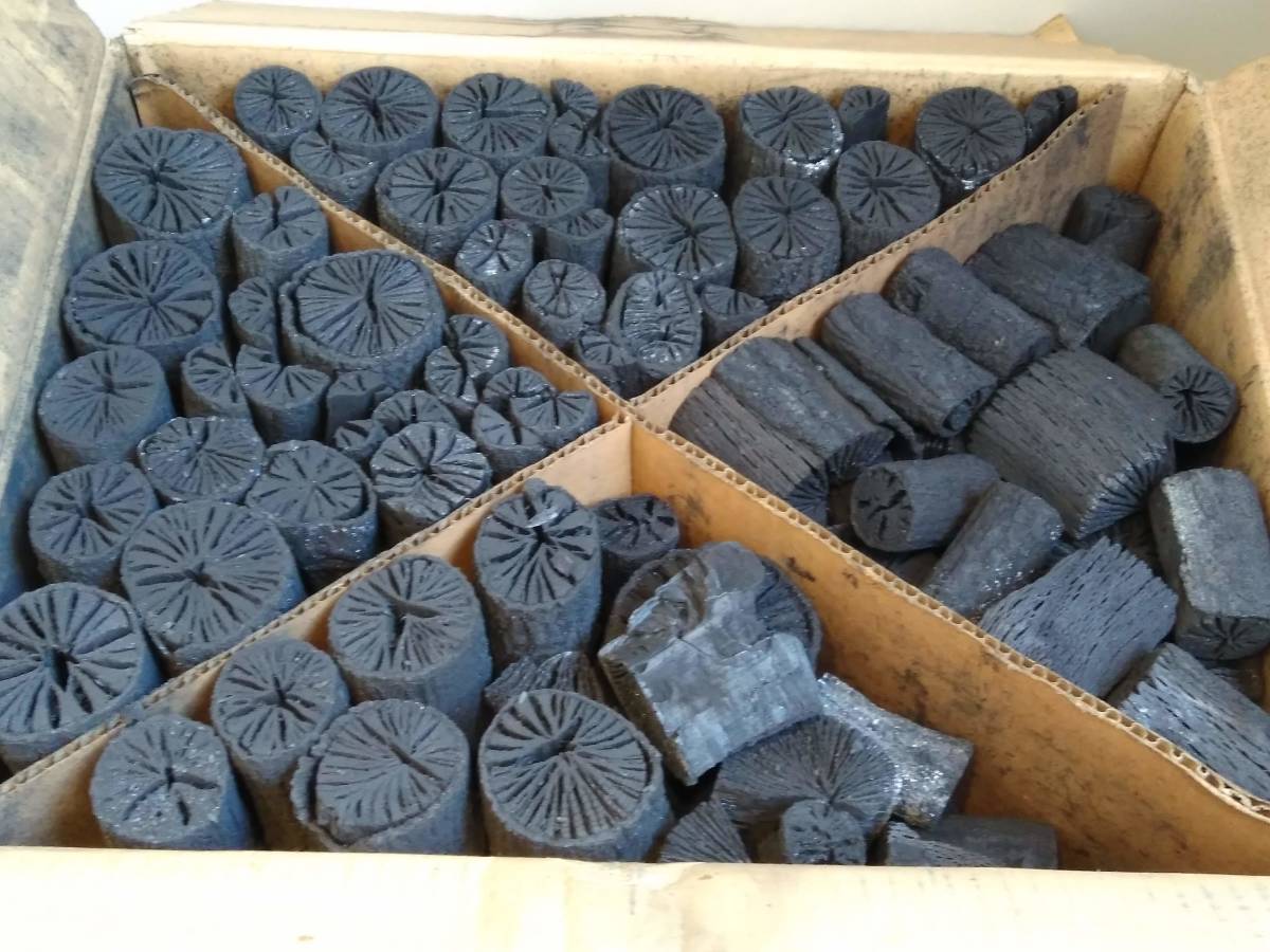 愛媛産】クヌギ炉用胴炭約5kg 皮剥がれ 愛媛産】クヌギ炉用茶道炭 愛媛