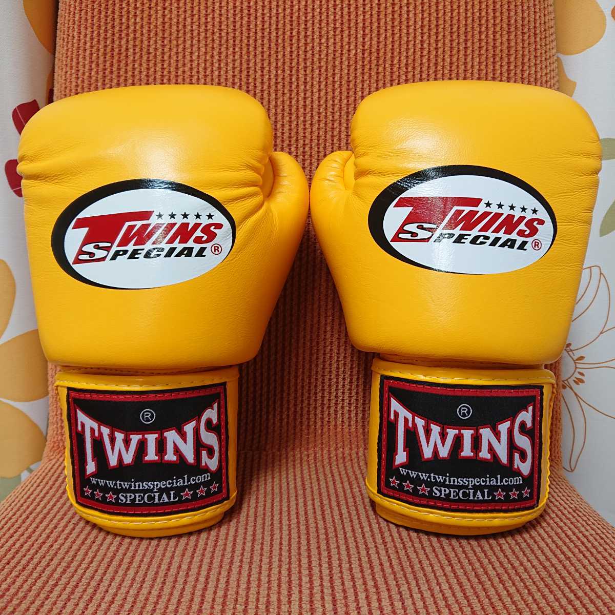 本革製WINDYボクシンググローブ 10oz 白＆金 キックボクシング 本革製WINDY