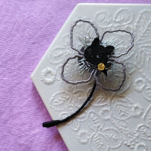 商談中⑤70ミナペルホネン ハンドメイド ブローチアクセサリー 商談中