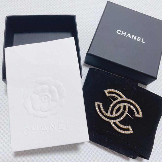 レア品 シャネルCHANEL レディース F23Sブローチ箱あり レア品
