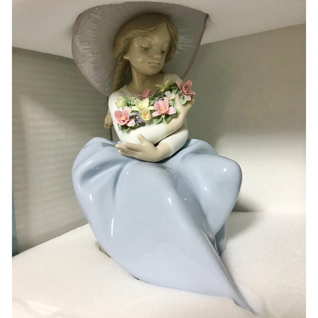 LLADRO リヤドロ（Lladro リアドロ 陶器人形 置物） 花と少女 花の香り