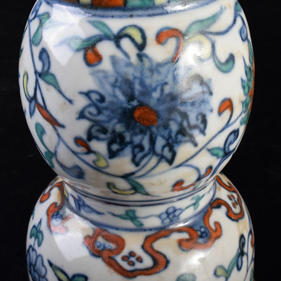 中国 大明萬暦年製 豆彩 花卉文 尊式瓶 V R7686