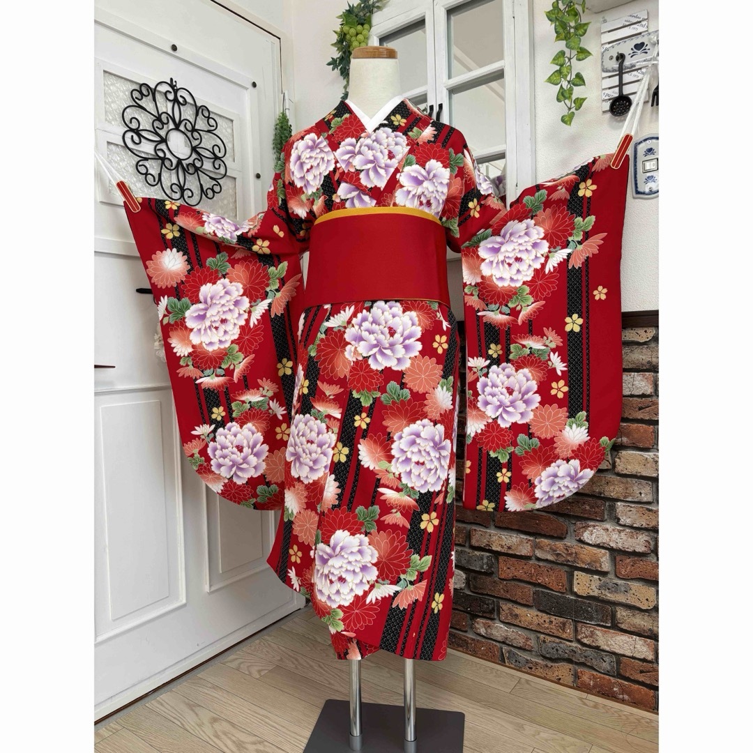 ブランド『kansai〈山本寛斎〉』華やかな赤の花柄振袖 ブランド