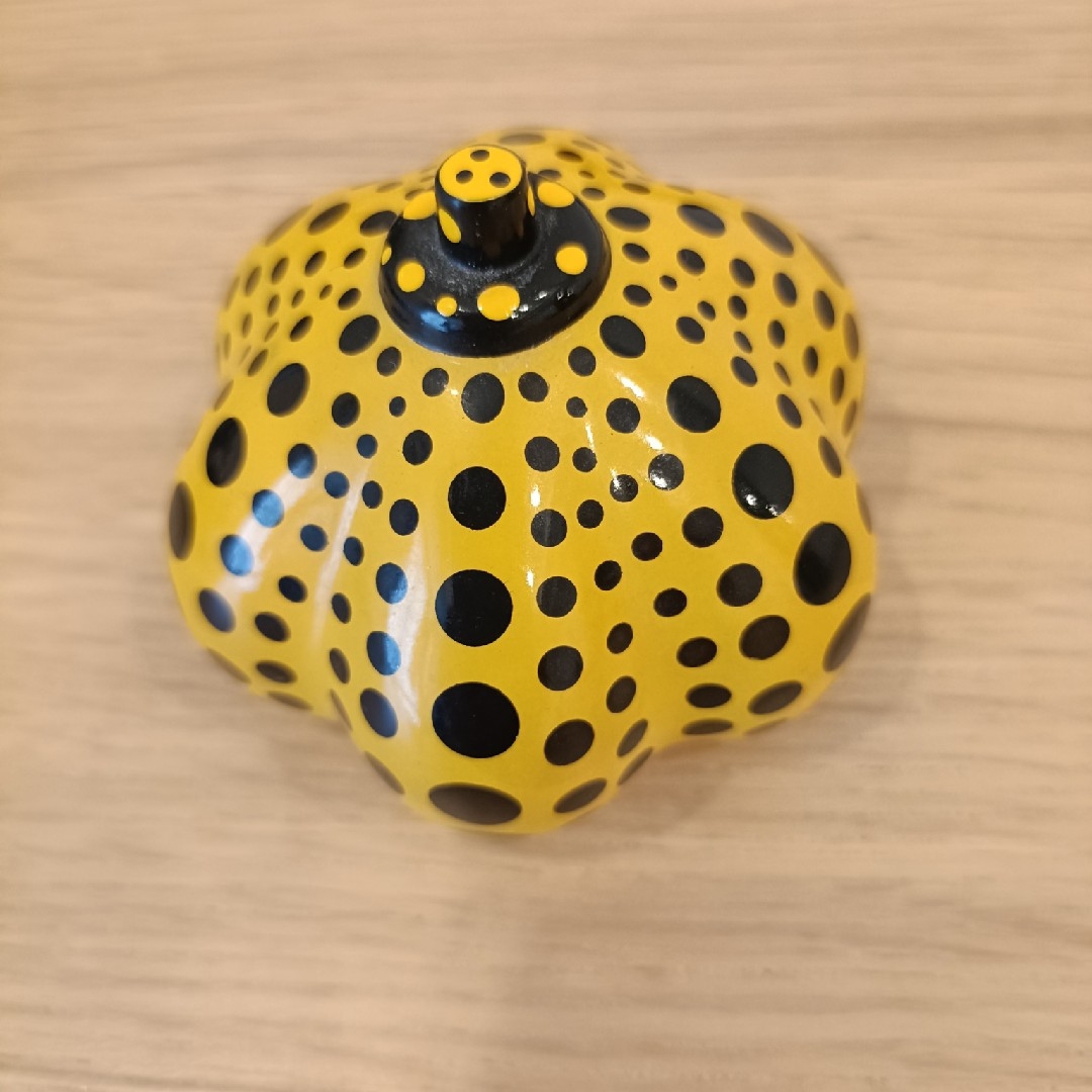 草間彌生（くさまやよい）かぼちゃのペーパーウェイト