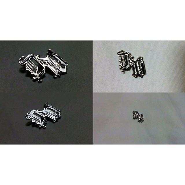 正規新古 ヴェルサーチ ヴィンテージ ゴシックロゴブローチ クローム