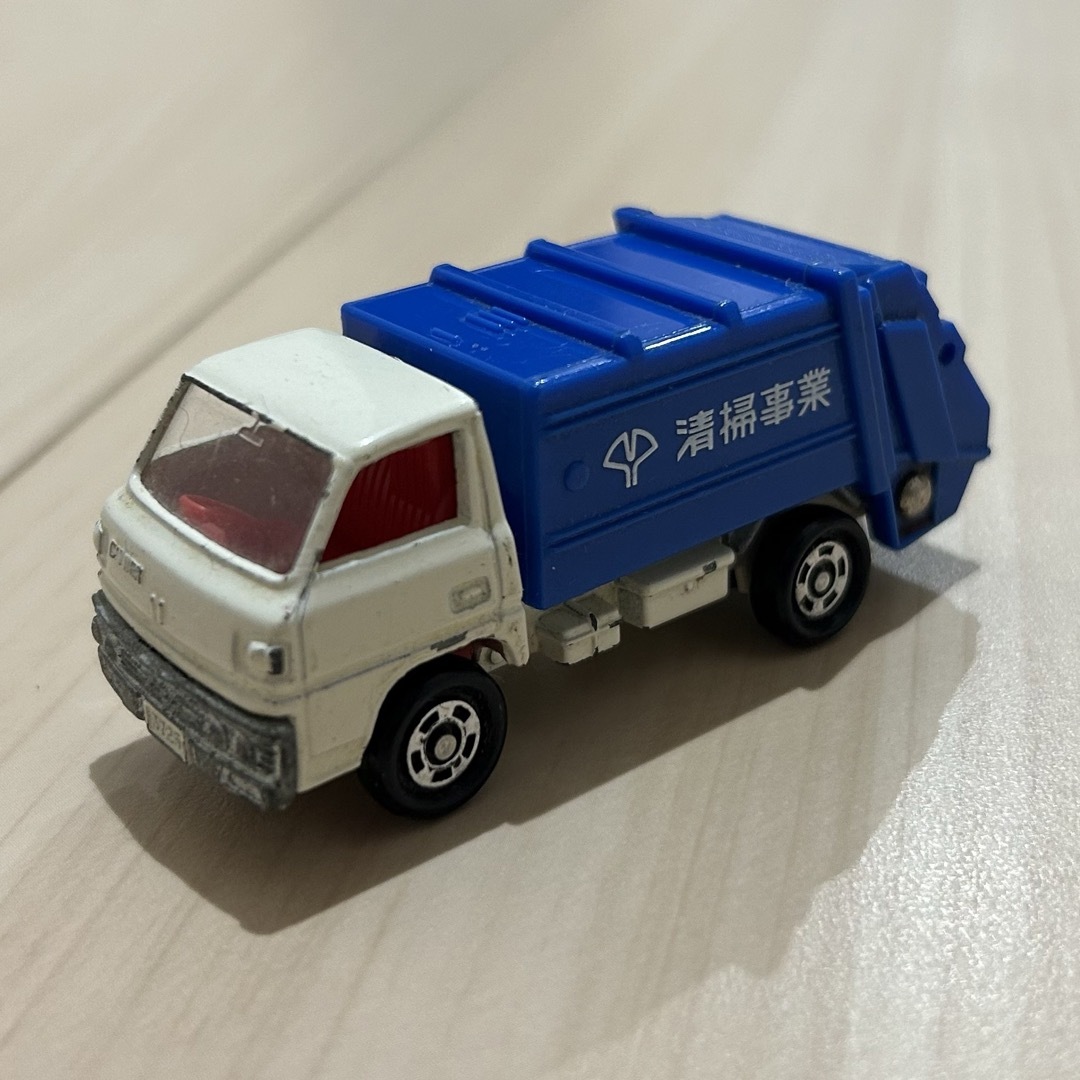 5521 カスタム用等分解トミカ 三菱キャンター 清掃事業回収パッカー車