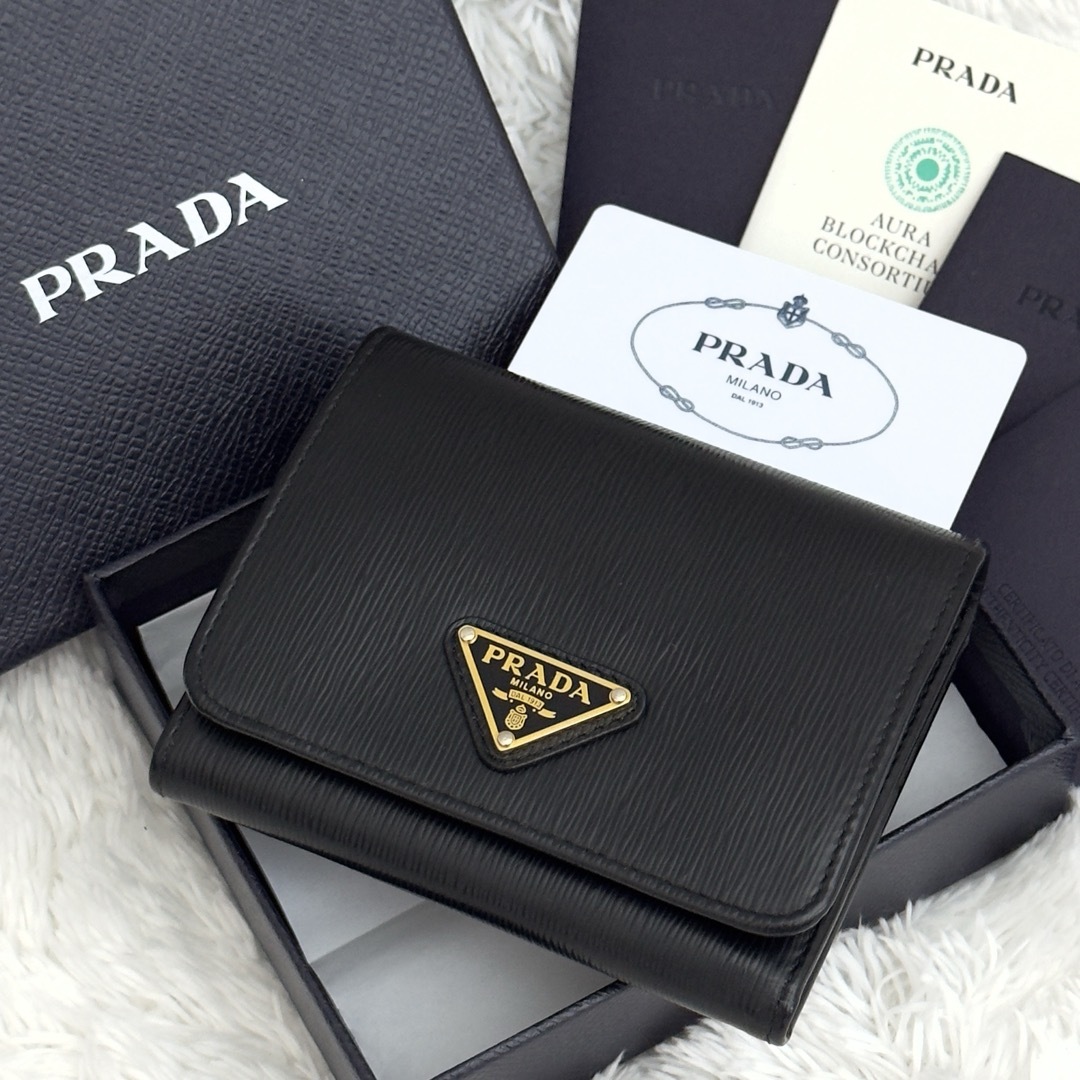 極美✨付属完備✨PRADA 二つ折り財布 ヴィッテロムーブ レザー