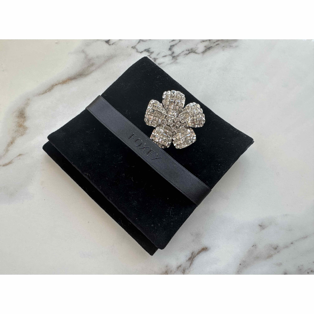 FOXEY お花ブローチ ゴールド&シルバー