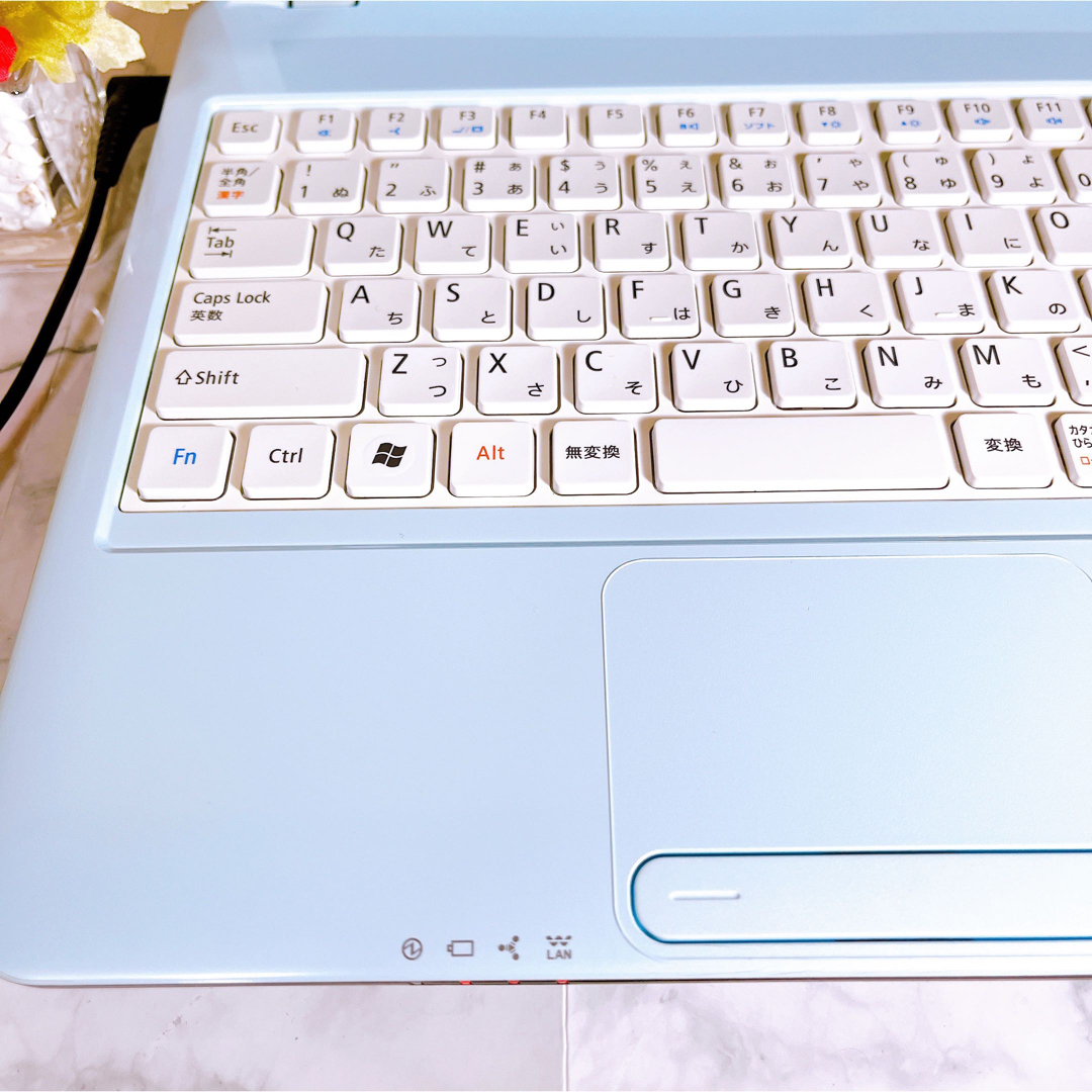 人気の白✨新品SSD搭載✨すぐ使える♪✨初心者⭕Windows11ノートパソコン